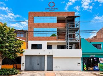 Casa · 577m² · 2 Dormitorios · 1 Estacionamiento · Local Comercial de 4 Pisos Azotea y Estacionamiento en Los Olivos | 622 m²