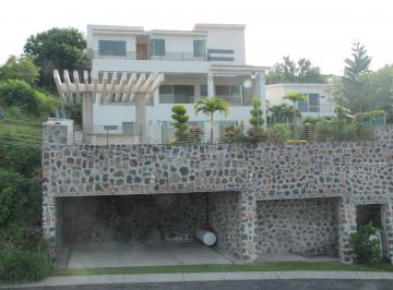 Fachada desde calle · Casa en Renta Fraccionamiento Lomas de Cocoyoc Morelos