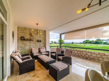 Casa en condominio · 1100m² · 4 Recámaras · 6 Estacionamientos · Casa en Venta El Campanario Queretaro