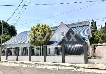 Casa · 630m² · 4 Recámaras · 5 Estacionamientos · Casa en Venta - (4)