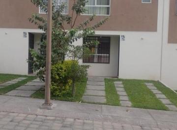 Casa en condominio · 90m² · 3 Recámaras · 1 Estacionamiento · Casa con Alberca y Vigilancia en Condominio!