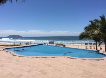 Casa de 3 habitaciones, Mazatlán · Casa en Venta en Mazatlán en Playas Brujas a Pie de Playa!