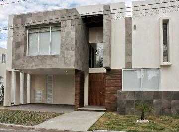 Casa de 4 habitaciones, San Andrés Cholula · Casa Moderna en Renta en Zavaleta Jardín Grande