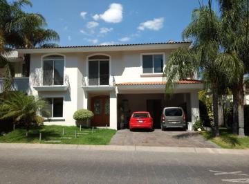 Casa de 4 habitaciones, Zapopan · Casa de Renta Condominio Pontevedraamplia