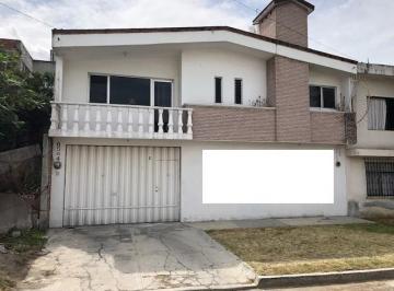 Casa · 296m² · 4 Recámaras · 3 Estacionamientos · Casa en Venta - (4)