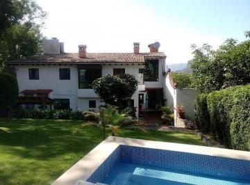 Casa · 409m² · 4 Recámaras · 5 Estacionamientos · Casa en Venta. - (4)