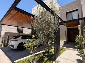 Casa de 4 habitaciones, Querétaro · Casa en Renta en Cumbres del Lago Juriquilla | 4 Recámaras + Recámara en Pb + Jardín