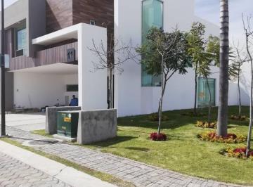 Casa de 3 habitaciones, San Andrés Cholula · Bonita Casa en Esquina en Renta en Lomas de Angelópolis C/jardin