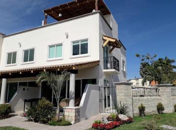Casa · 1m² · 3 Recámaras · 1 Estacionamiento · Casa Nueva, Acabados de Lujo Alberca, Palapa y Asador, Vigilancia.