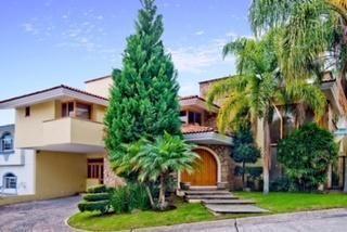 Casa de 3 habitaciones, Zapopan · Casa en Venta en Puerta de Hierro