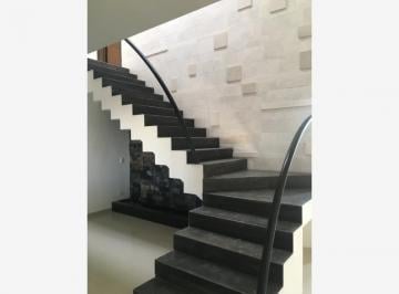 Casa · 300m² · 4 Recámaras · 2 Estacionamientos · Casa en Renta en Las Trojes
