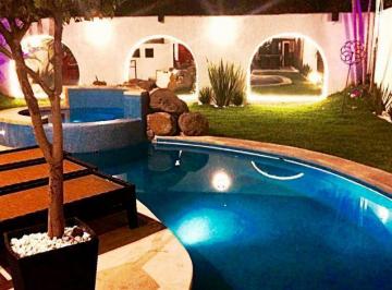 Casa · 573m² · 5 Recámaras · 3 Estacionamientos · Casa en Venta en Cuernavaca () - (4)