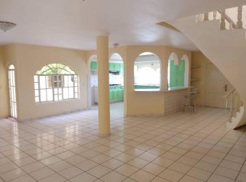 Bodega comercial de 4 habitaciones, Zapopan · Gran Casa y Bodega o Fábrica en La Venta del Astillero 4 Recamaras, Tres Pisos.