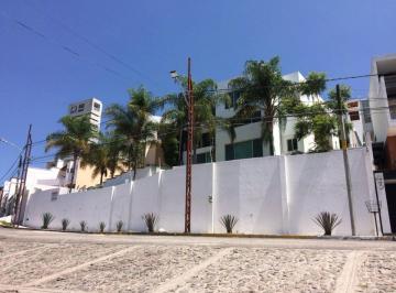 Casa · 899m² · 4 Recámaras · 3 Estacionamientos · Casa en Venta Loma Dorada Queretaro