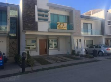 Fachada · Hermosa Casa en Renta en La Cima
