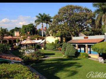 Casa · 753m² · 7 Recámaras · 10 Estacionamientos · Casa Sola en Lomas de Cuernavaca Temixco - Ari - 650 - Cc