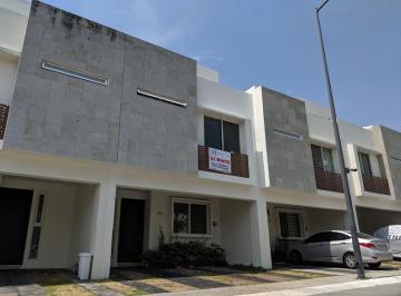 Fachada · Casa en Fraccionamiento Real del Carmen (Zona Real)