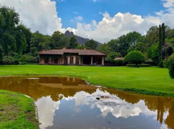Casa · 982m² · 2 Recámaras · 10 Estacionamientos · Plano Vista a Las Montañas Una Belleza