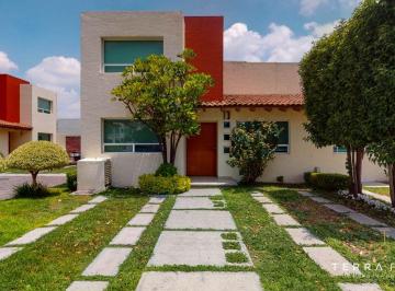Casa de 3 habitaciones Renta MN 18,500 · Casa en Renta en Rinconada del Sur, Centro Sur, Querétaro.