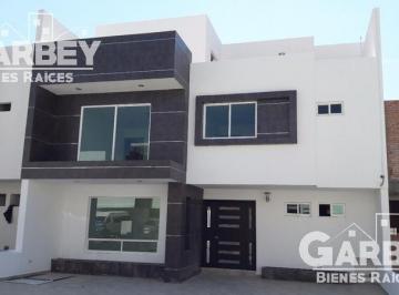 Casa · 403m² · 4 Recámaras · 3 Estacionamientos · Moderna Casa