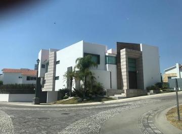 Casa · 500m² · 4 Recámaras · 5 Estacionamientos · Casa en Venta - (4)