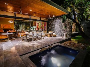 Casa · 800m² · 5 Recámaras · 4 Estacionamientos · Kl / Exclusiva Residencia, Villas del Meson.