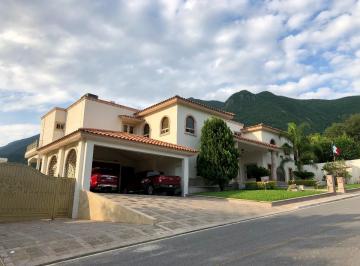 Casa de 5 habitaciones, Monterrey · Casa en Venta en Monterrey Portal del Huajuco Zona Carretera Nacional