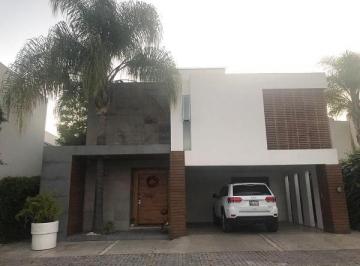 Casa · 420m² · 3 Recámaras · 2 Estacionamientos · Casa en Venta - (4)