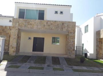 Casa de 3 habitaciones, San Andrés Cholula · Bonita Casa en Renta en Lomas de Angelópolis 2. $18,000