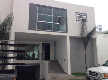 Casa · 330m² · 3 Recámaras · 5 Estacionamientos · Casa en Venta - (4)