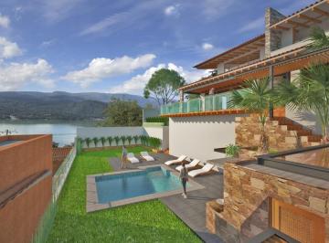 Casa · 800m² · 5 Recámaras · 8 Estacionamientos · Casa - Valle de Bravo