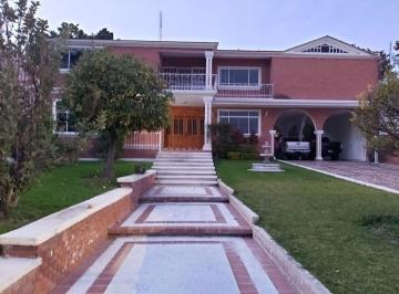Casa · 426m² · 4 Recámaras · 10 Estacionamientos · Hermosa Casa en Renta en Villas de Irapuato