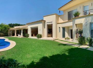 Casa · 890m² · 5 Recámaras · Real Las Quintas Fina Residencia en Fraccionamiento Exclusivo