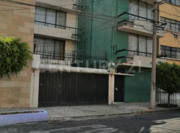 Casa · 368m² · 5 Recámaras · 2 Estacionamientos · Casa en Venta Al Norte de La Ciudad