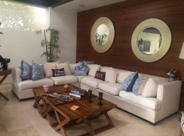 Casa · 900m² · 4 Recámaras · 4 Estacionamientos · Casa Sola en Vista Hermosa Cuernavaca - Ari - 679 - Cs*
