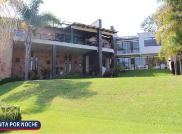 Casa · 858m² · 5 Recámaras · 8 Estacionamientos · Casa Sola en Renta por Temporada - (4)