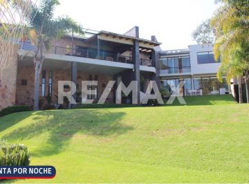 Casa · 858m² · 5 Recámaras · 8 Estacionamientos · Casa Sola en Renta por Temporada - (4)