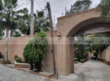 Casa · 652m² · 4 Recámaras · Casa en Venta en Villa de Santiago