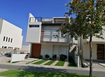 Casa de 4 habitaciones, Zapopan · Casa en Renta, en Bosques Vallarta Calle, Instituto de Ciencias, Solares, Tec de Monterrey