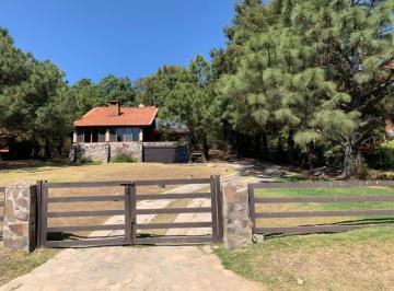Casa · 260m² · 3 Recámaras · 4 Estacionamientos · Casa en Venta, Tapalpa Country Club, Fraccionamiento con Cam