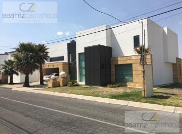 Casa · 600m² · 3 Recámaras · 6 Estacionamientos · Casa - Pachuca