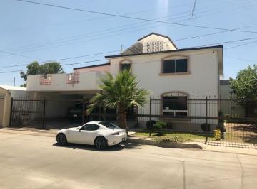 Casa de 6 habitaciones, Chihuahua · Casa en Venta Colonia Granjas