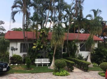 Casa · 300m² · 4 Recámaras · 8 Estacionamientos · Casa en Privada en Granjas Mérida Temixco - Crb - 871 - Cp