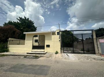 Si tu idea de vivir en Mérida es para tener seguridad y espacio, esta casa te br · Casa con Mas de 500 m² de Terreno en Mérida