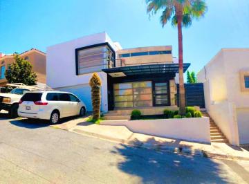 Casa de 3 habitaciones, Chihuahua · Casa en Venta Fracc. Puerta de Hierro $9.9 Mill con Alberca