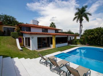 Casa de 6 habitaciones, Cuernavaca · Club Golf Santa Fe Casa en Venta con 1,270 m² de Terreno con Bungalow Palapa Alberca Jardín