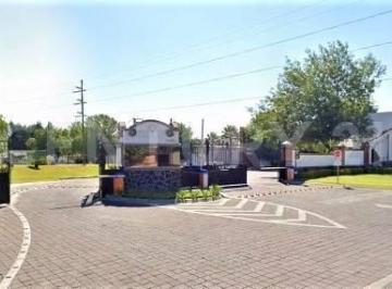 Casa · 945m² · 3 Recámaras · 3 Estacionamientos · Casa en Venta en Los Encinos, Zona Morillotla, Cholula, Puebla