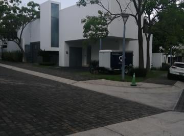 Casa de 3 habitaciones, Zapopan · Excelente Casa Condominio Monarca en Renta