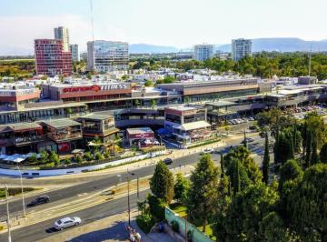 Local comercial · 332m² · 400 Estacionamientos · Locales Comerciales en Plaza d'Lucca - (4)