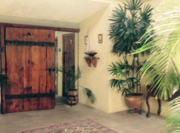 Casa · 456m² · 2 Recámaras · 4 Estacionamientos · Casa en Privada en Burgos Temixco - Ham - 508 - Cp*